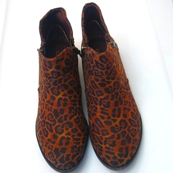 Sun + Stone Abby Brown Leopard Ankle Boot, 6.5M, NWT - Picture 2 of 9